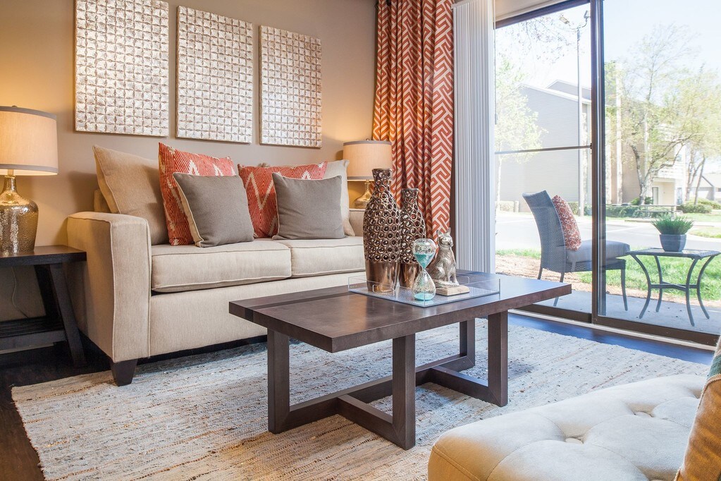 Sardis Place at Matthews by Cortland Apartments in Matthews, NC