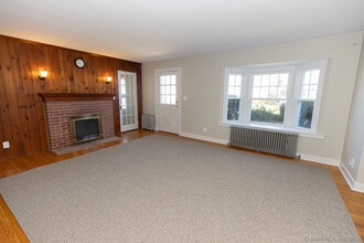 32 Maplewood St in Old Saybrook, CT - Building Photo - Building Photo