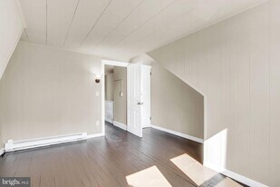 2235 Logan St in Harrisburg, PA - Building Photo