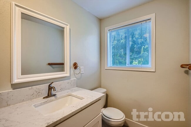 13911 SE Alimaria Dr in Clackamas, OR - Building Photo - Building Photo