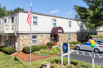 The Woods Apartments in Jeffersonville, IN - Building Photo - Building Photo