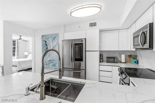 property at 1185 Wildwood Lakes Blvd