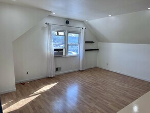 67 Country Village Rd in Jersey City, NJ - Building Photo - Building Photo