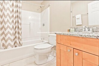 76 Egmont St, Unit 6F in Brookline, MA - Foto de edificio - Building Photo