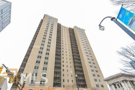 300 W Peachtree St NW in Atlanta, GA - Foto de edificio - Building Photo