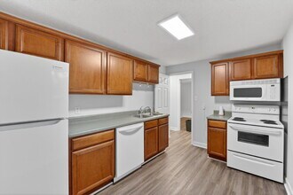 212 W 49th St in Savannah, GA - Building Photo - Building Photo