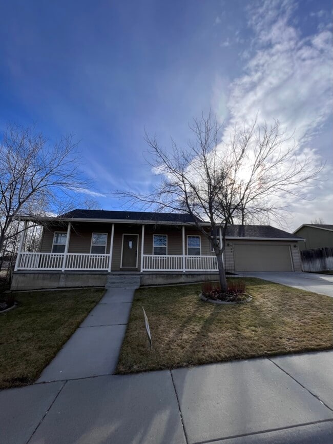 property at 515 Sawtooth St