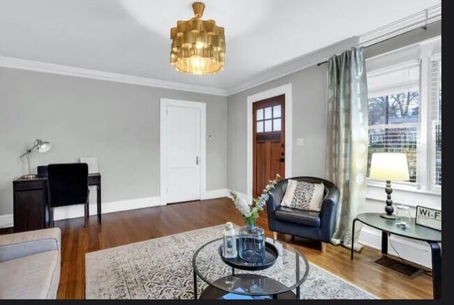 1354 Winburn Dr in East Point, GA - Foto de edificio - Building Photo