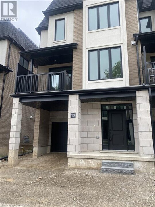 143 Elgin St N in Cambridge, ON - Building Photo