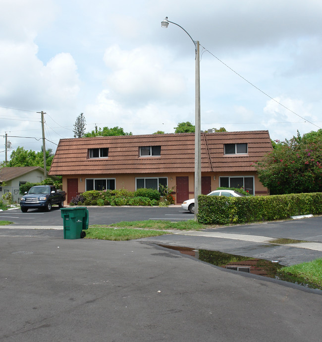 2021 NW 59th Way in Fort Lauderdale, FL - Building Photo - Building Photo