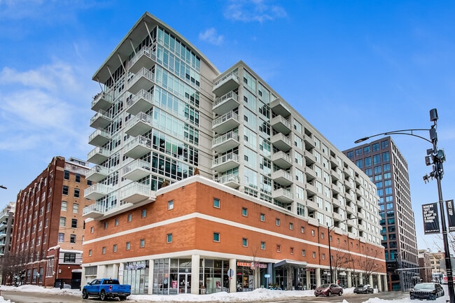 property at 909 W Washington Blvd