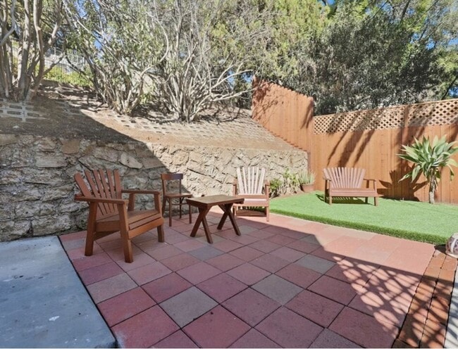 4953 Mt Royal Dr in Los Angeles, CA - Building Photo - Building Photo