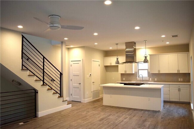 609 Elmwood Pl-Unit -B in Austin, TX - Building Photo - Building Photo