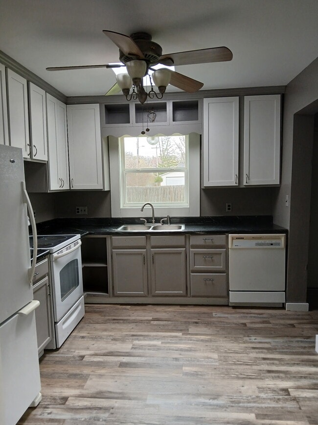 property at 316 N Oak St