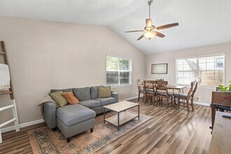 11004 Elm St in Jonestown, TX - Building Photo - Building Photo