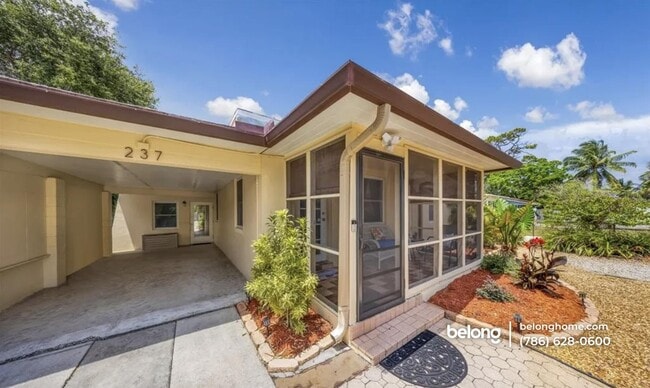 237 SW 20th St in Fort Lauderdale, FL - Foto de edificio - Building Photo