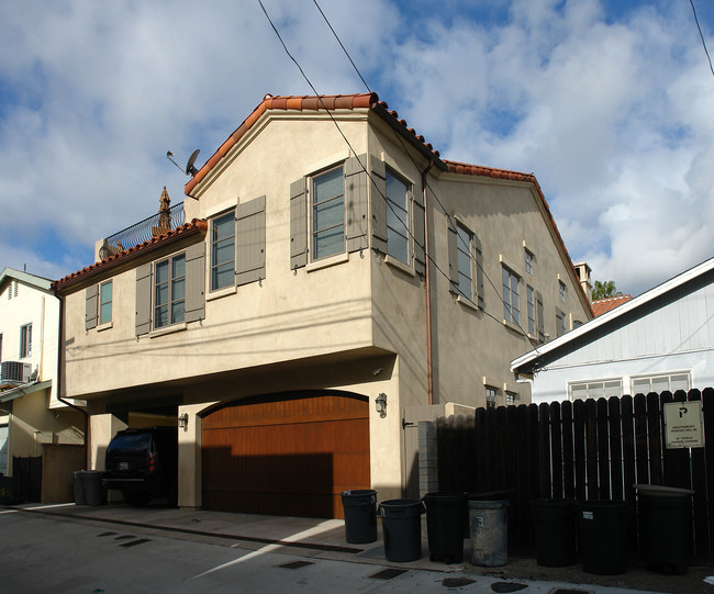 430 Heliotrope Ave in Corona Del Mar, CA - Building Photo - Building Photo