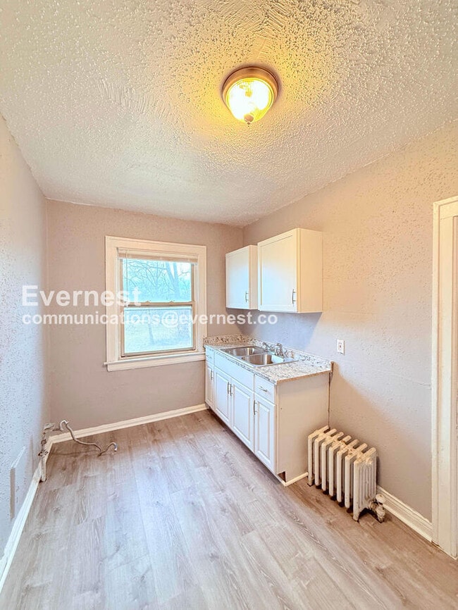 13909 Hartwell St, Unit 8 in Detroit, MI - Foto de edificio - Building Photo