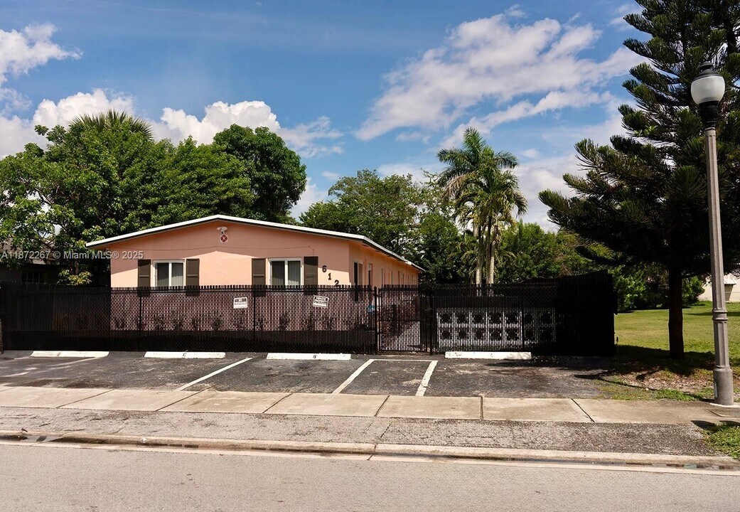 612 NW 10th Terrace in Fort Lauderdale, FL - Building Photo