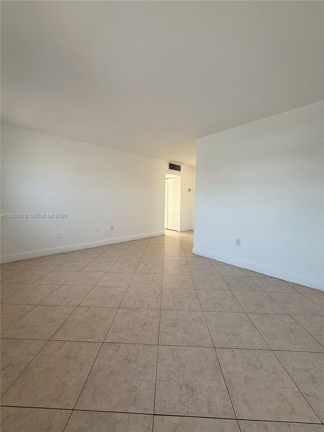 5165 W Flagler St in Coral Gables, FL - Building Photo - Building Photo