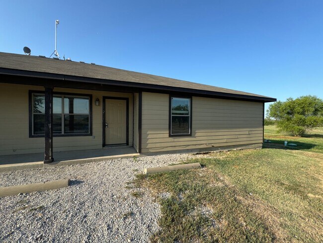2725 Lovers Lane Rd in Krum, TX - Building Photo - Building Photo