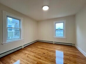 6 Bromfield St, Unit 2 in Quincy, MA - Foto de edificio - Building Photo