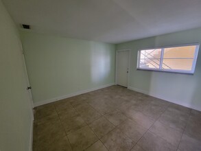 941 Crystal Lake Dr in Deerfield Beach, FL - Building Photo - Building Photo