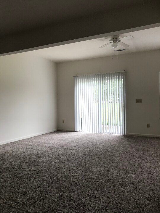 4128 Otter Creek Dr in Amelia, OH - Foto de edificio