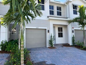 109 SW 170th Ave in Pembroke Pines, FL - Building Photo - Building Photo