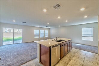 7002 Amber Crystal Ct in North Las Vegas, NV - Building Photo - Building Photo