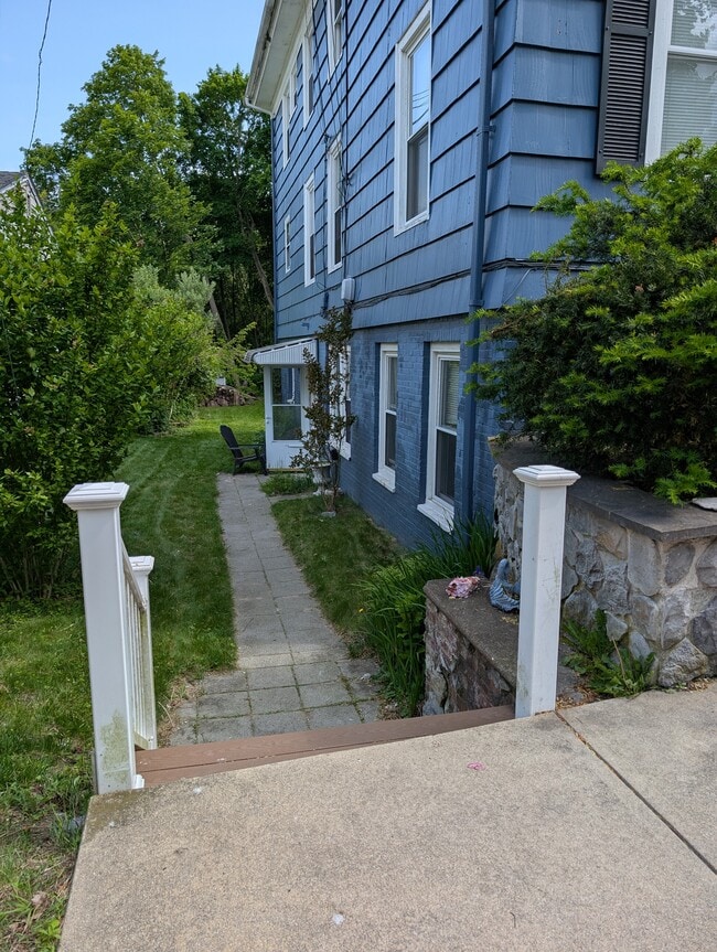 25 Noyes Ave, Unit 1