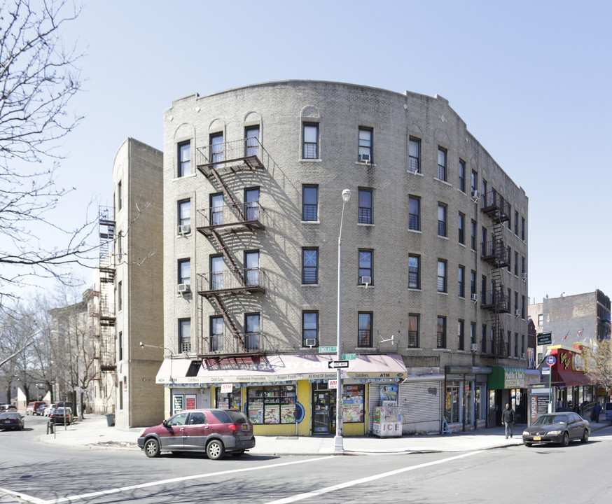 1365 Findlay Ave in Bronx, NY - Building Photo