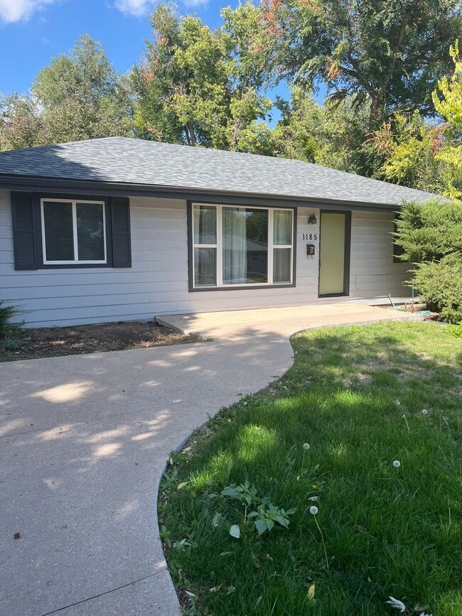 property at 1185 S Grape St