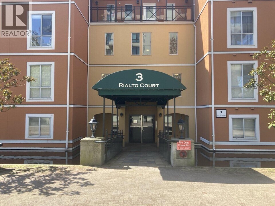 3 Rialto Ct in New Westminster, BC - Building Photo