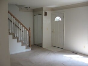 23745 MIDDLEBELT Rd, Unit 0504 in Farmington Hills, MI - Foto de edificio - Building Photo