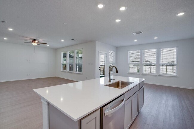 429 Foresail Rd in Leander, TX - Building Photo - Building Photo