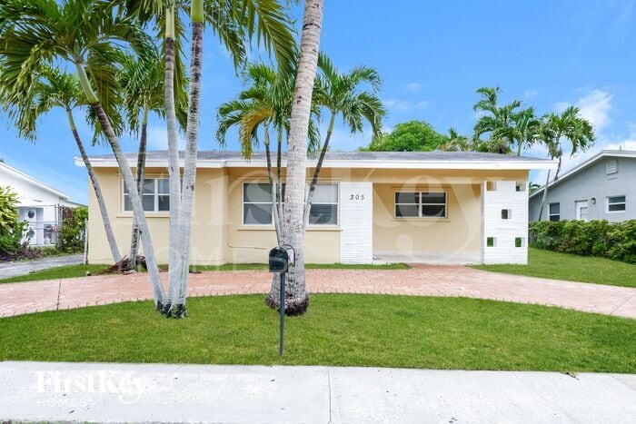305 SW 9th Terrace in Hallandale Beach, FL - Building Photo