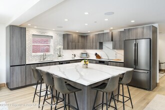 447 E Cooper Ave in Aspen, CO - Foto de edificio - Building Photo