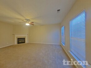 3816 Shenfield Dr in Union City, GA - Foto de edificio - Building Photo