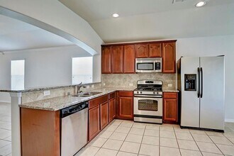 13011 Trail Manor Dr in Pearland, TX - Building Photo - Building Photo