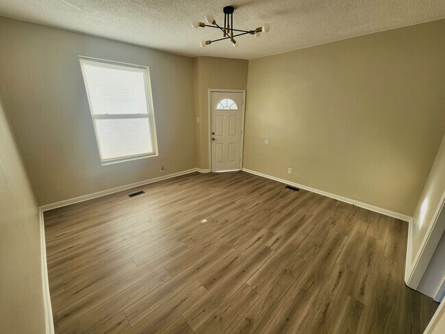 2808 Iowa Ave, Unit 1F