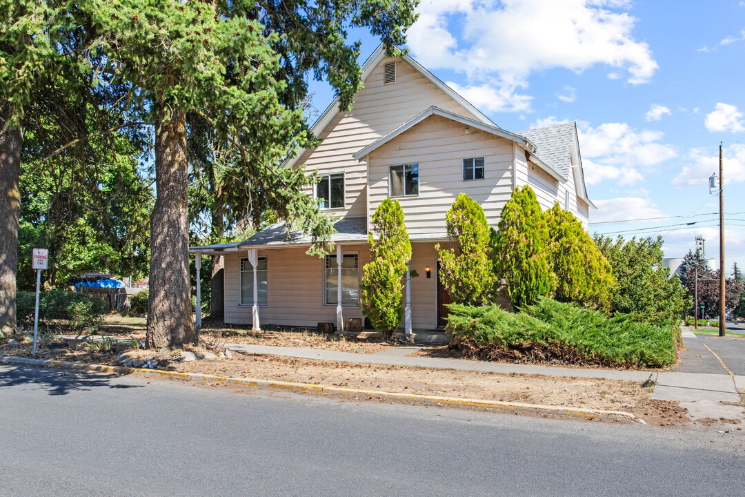 201 5th St in Cheney, WA - Building Photo