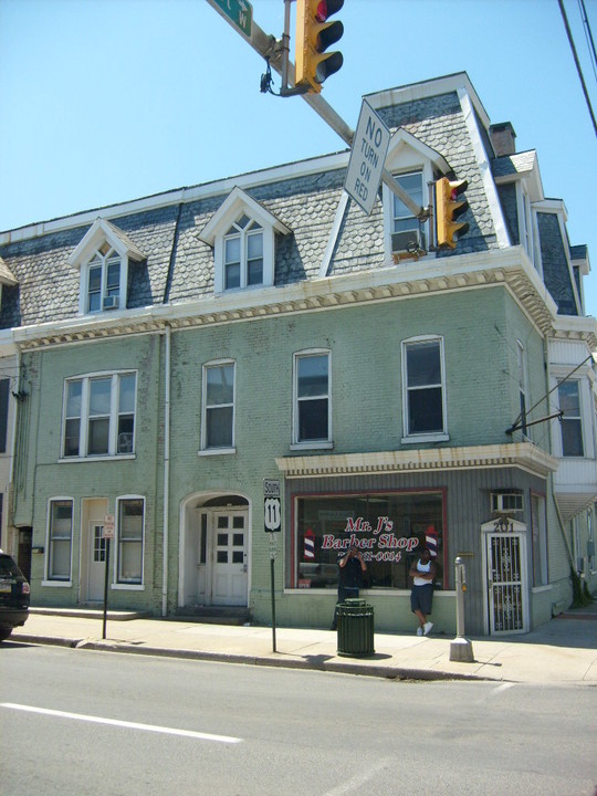 201-203 S Main St in Chambersburg, PA - Building Photo