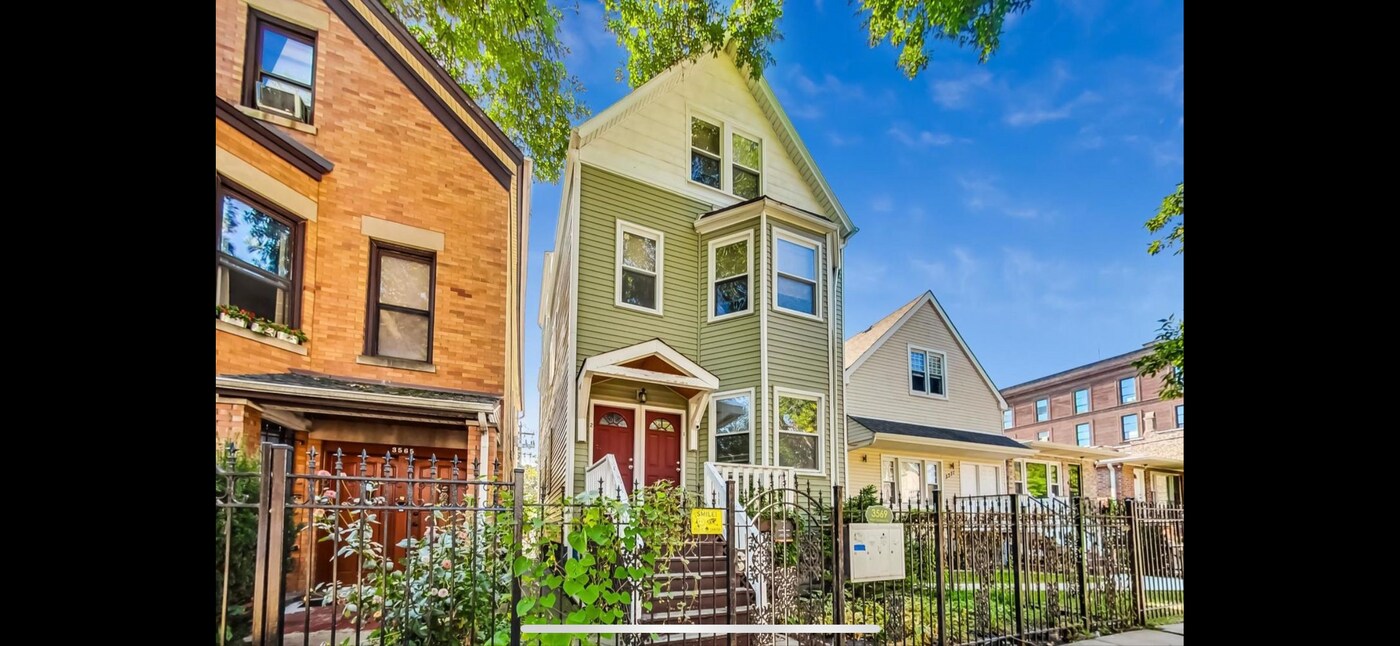 3569 W Cortland St in Chicago, IL - Building Photo
