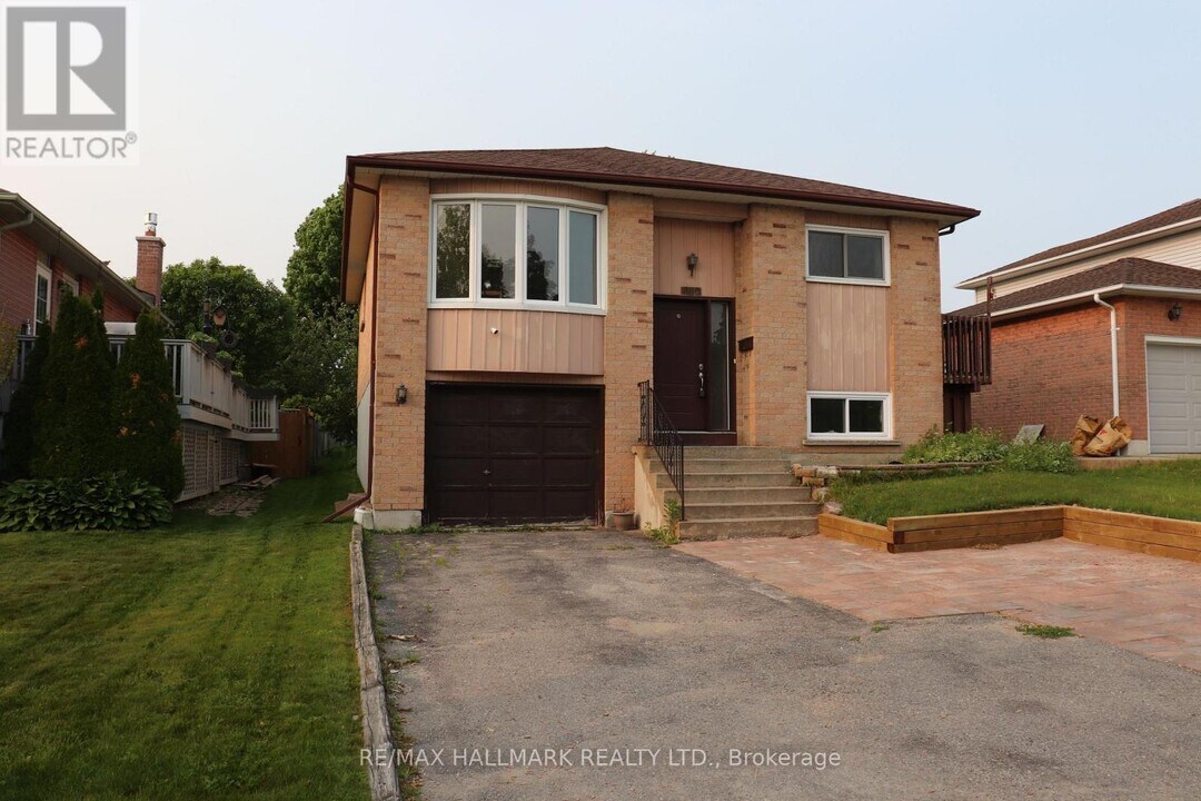 880 Mahina St in Oshawa, ON - Building Photo