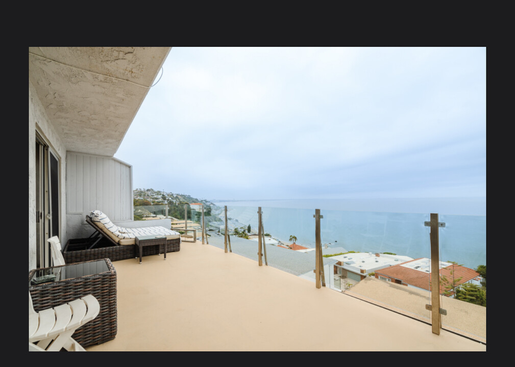 18203 Coastline Dr, Unit #7 in Malibu, CA - Foto de edificio