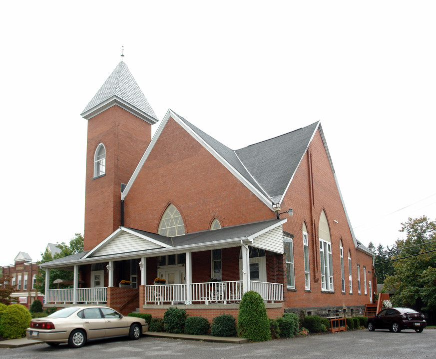 140 Grand Ave in Mars, PA - Building Photo