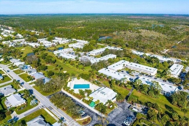18081 SE Country Club Dr in Jupiter, FL - Building Photo - Building Photo