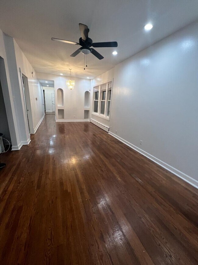 2449 N Maplewood Ave in Chicago, IL - Building Photo - Building Photo
