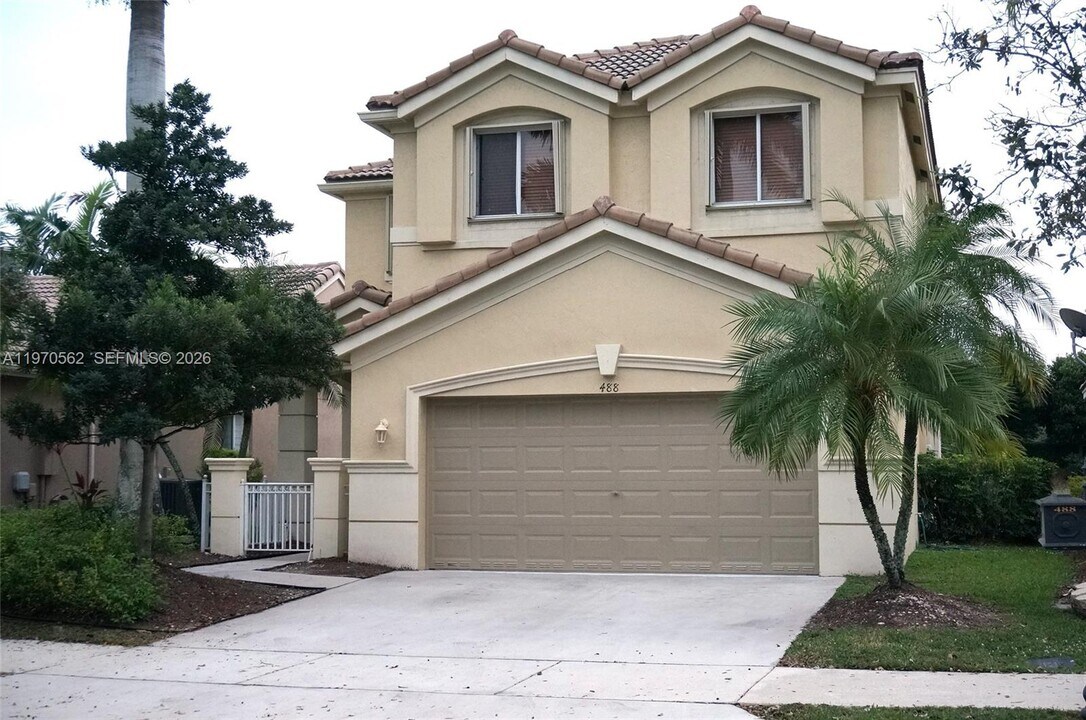 488 Conservation Dr in Weston, FL - Building Photo